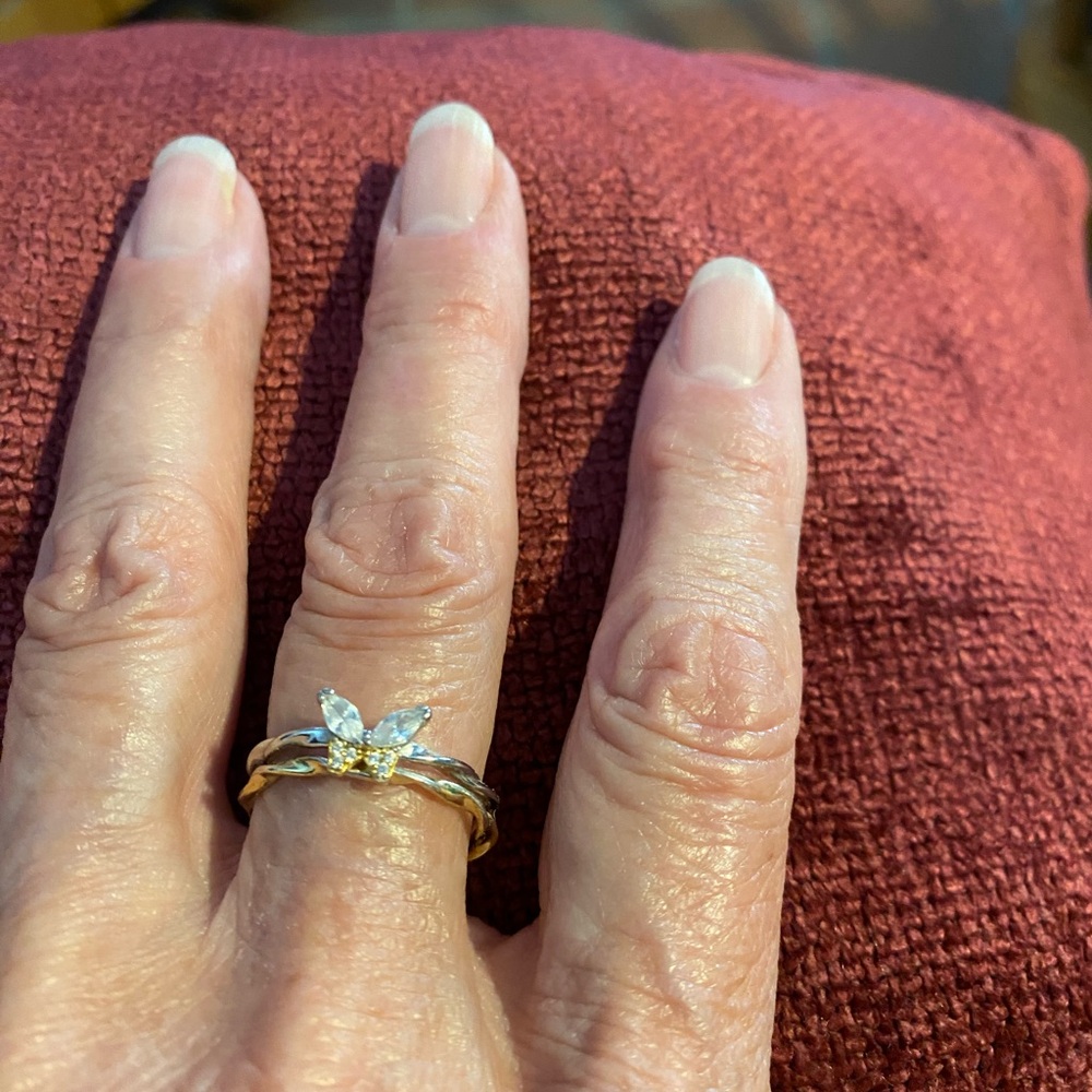 Elegant Gold and Silver Women's Ring